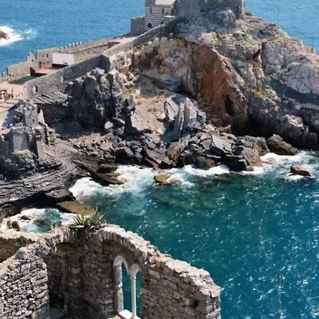 Rebecca House Apartment *